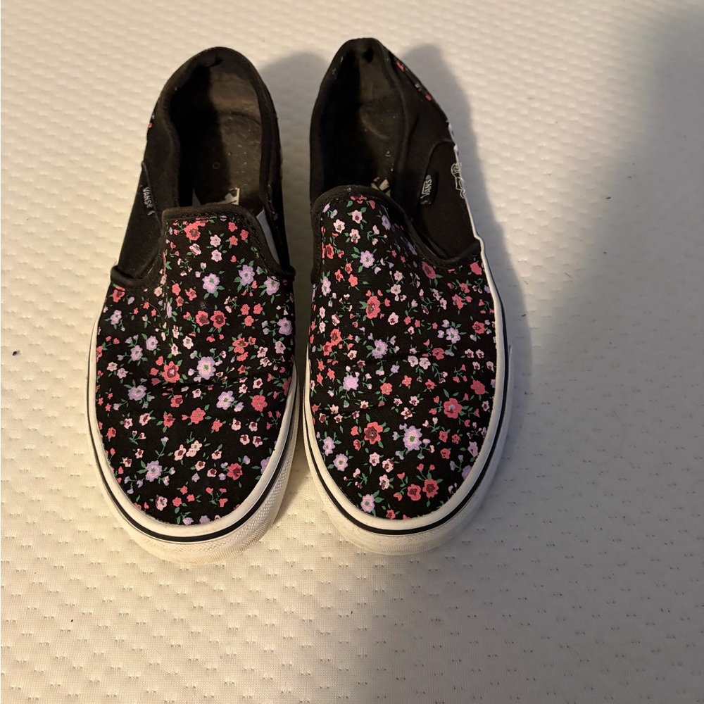 Vans women’s Black Floral Sneakers